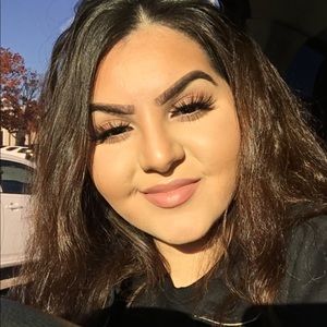 Meet your Posher, Delia